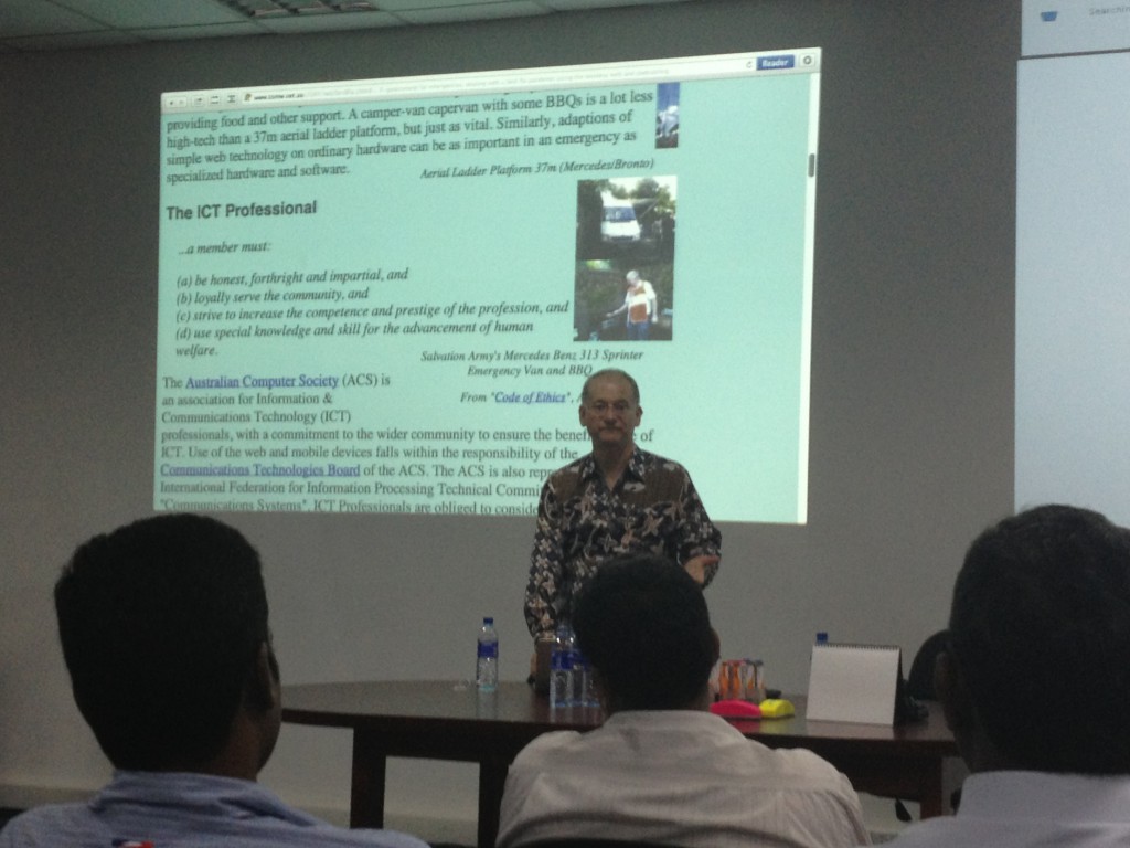 SSF Member Tom Worthington addresses the Sahana Meetup in Colombo